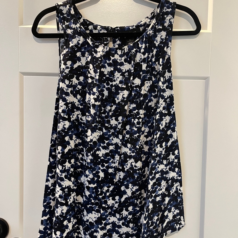 White House Black Market Blue and White shell Tank Top